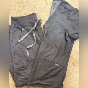 FIGS Gray Scrub jogger Set with Pockets